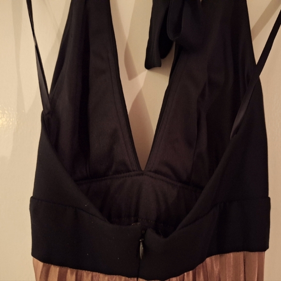 NEW BLACK & COPPPER PLUNGE HALTER KNEE LENGTH COCKTAIL DRESS - Picture 4 of 7